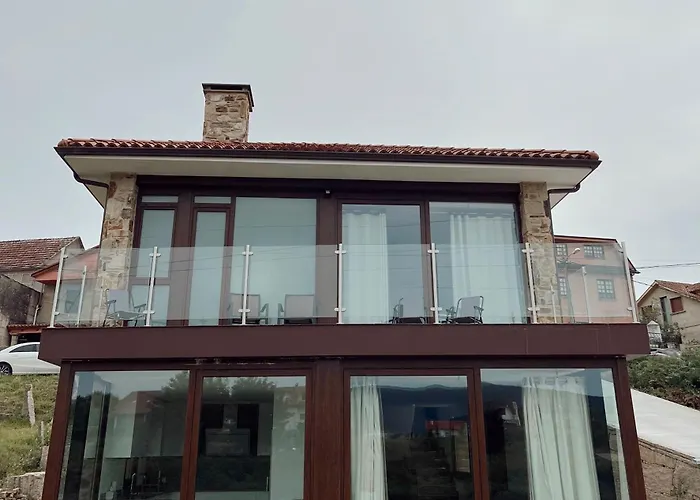 Cesantes Village E Pontevedra